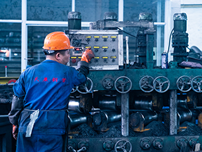 Diferencias esenciales y guía de selección entre tubos de acero sin soldadura de aleación y tubos sin soldadura de acero al carbono