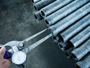 "Frd-drawn" vs. Tubos de acero sin soldadura "laminados en caliente" : diferencias intuitivas en rendimiento y apariencia